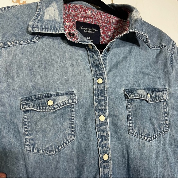 American Eagle Destroyed Denim Shirt Pearl Snaps Floral Lined Size Large - Picture 6 of 12